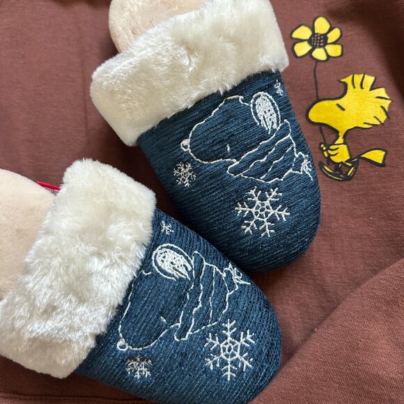 Peanuts Snoopy Furry Slipper size M/L US size 7/9 - Picture 5 of 5